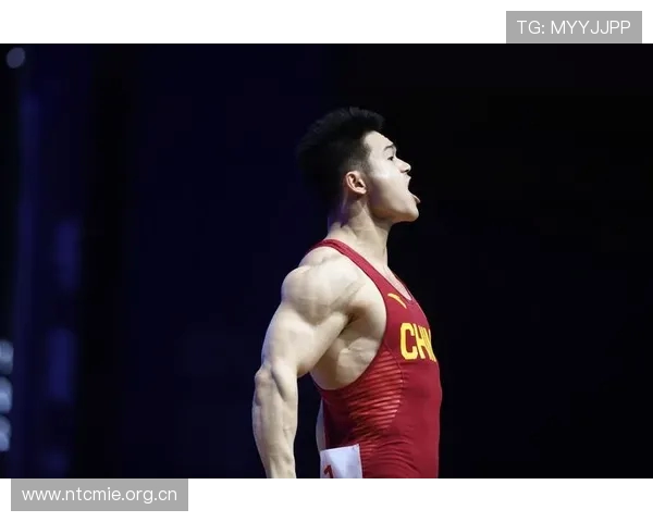 举重锦标赛石智勇挺举表现